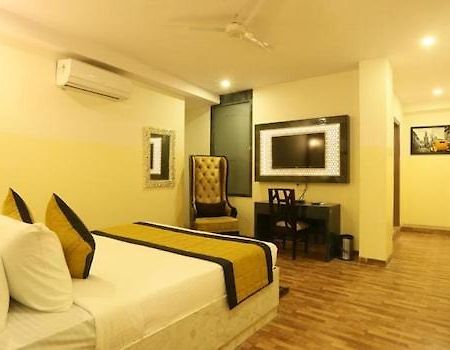 Hotel Plazzo Yeni Delhi Dış mekan fotoğraf