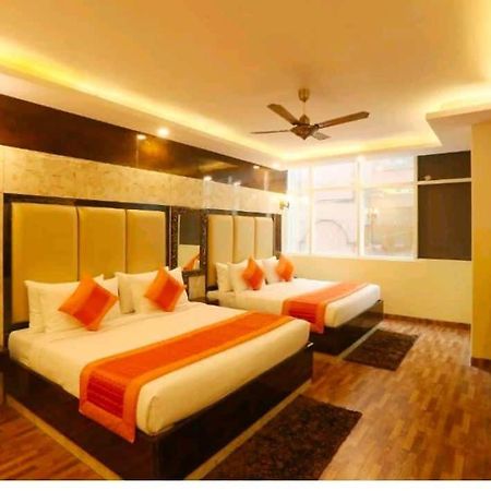 Hotel Plazzo Yeni Delhi Dış mekan fotoğraf