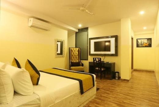 Hotel Plazzo Yeni Delhi Dış mekan fotoğraf